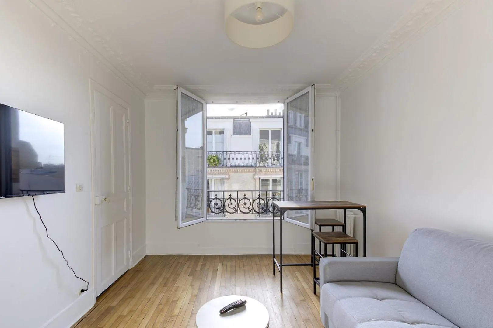 568 Suite Dulong - Superbe Studio Parisien France