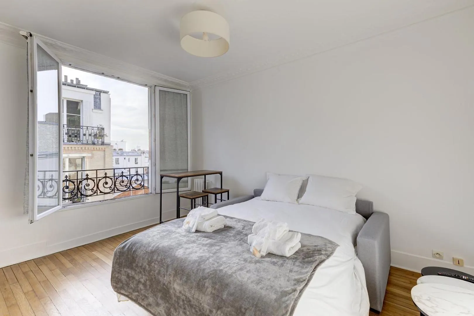 568 Suite Dulong - Superbe Studio Parisien Apartment Paris