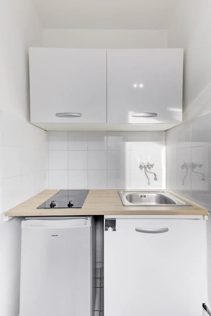 568 Suite Dulong - Superbe Studio Parisien 0*, Paris France
